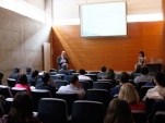 El taller fue inaugurado por el jefe de Estudios de la Defensoría, Rubén Romero. A la derecha, la experta Nora Maciel.