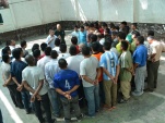 El Defensor Regional de Tarapacá en encuentro con los internos del Penal de Pozo Almonte, horas después de los terremotos.
