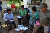 Facilitador Intercultural Horacio Cheuquelaf en actividad de difusión en comunidad "Juan Painen" de la comuna de Padre Las Casas