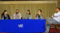 Ignacio Barrientos junto a los panelistas invitados por el Colegio de Periodistas