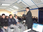 Alejandro Viada sostuvo un extenso diálogo con alumnos y profesores del Liceo Municipal C-16 de Salamanca.