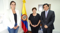 El Defensor Regional (S) junto a la Cónsul de Colombia y la defensora penitenciaria