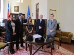 El acuerdo fue firmado por los jefes regionales de distintos servicios, entre ellos Eduardo Morales, Defensor Regional de Valparaíso.