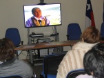 Los representantes kawéskar y huilliches de Magallanes observaron un video sobre defensa penal indígena en La Araucanía.