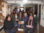 Los miembros de la comunidad mapuche de Valparaíso recibieron material de difusión sobre sus derechos impreso en mapudungun.