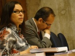 Los defensores públicos Irka Contreras y Renato González, captados durante la audiencia de formalización de ayer.