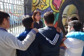 La defensora juvenil de Antofagasta, Paula Bernal junto a los jóvenes internos en el CIP CRC