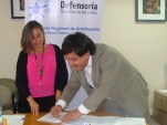 La directora regional de Sename y el Defensor Regional (S) firman el acuerdo, que facilitará la eliminación de antecedentes de los menores.