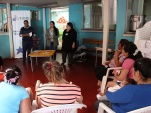 Equipo penitenciario de la cárcel de Mujeres de San Joaquín expone ante las más recientes madres del penal