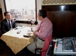 El Jefe de Estudios de la Defensoría Regional de Tarapacá en plena entrevista con el conductor de Radio Caribe de Iquique. 