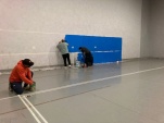 Voluntarios de la Defensoría Regional del Maule y del Club de Tenis Talca fueron autorizados a pintar parte del gimnasio de l CIp-CRC.