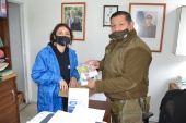 La Defensora Regional de Coquimbo entrega material de difusión a usuarios en la Comisaría de Ovalle
