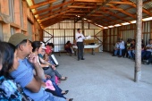 Defensor licitado José Luis Correa realiza charla en sede de la comunidad Quilaco López de Curacautín