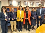 Los acad&eacute;micos junto a la Defensora Nacional y a otros representantes de la Defensor&iacute;a Penal P&uacute;blica.