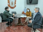 la Defensora Regioanl Loreto Flores , en reunión de coordinación con la alcaide Lucía Vega,, dell CPF Santiago.