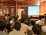 En la charla de la defensora penal juvenil Bárbara Contreras participaron unos cien alumnos de cuarto medio.