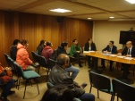 Equipo de profesionales se reúnen con familiares de internos de la cárcel de Temuco. 