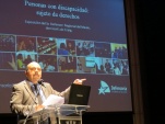 El Defensor Regional del Maule, José Luis Craig, durante su exposición en seminario organizado en San Javier.