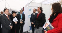 El Ministro de Justicia José Antonio Gómez, la alcaldesa Josfeina Errázuriz y el Subsecretario Marcelo Albornoz visitaron el Stand de la DRMN 