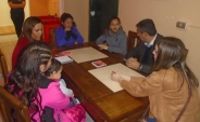 El equipo de la Defensoría Regional de Atacama conversa con mujeres de la sección lactantes del CCP de Copiapó.