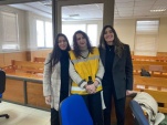 La defensora local Anaís Araneda junto con Leticia y la postulante Sofía Cárcamo, quien la acompaño en el desarrollo del juicio