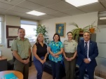 Defensora Regioanl Loreto Flores se reunió con oficiales de la Prefectura Cordillera en la oficina local de Puente Alto