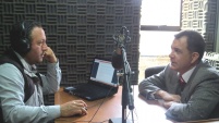 El Defensor Regional de O'Higgins, Alberto Ortega, es entrevistado sobre defensa indígena en radio Isla de Pichilemu