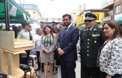 La Defensora Loreto Flores junto a las autoridades en visita a la Feria de Reinserción Social 