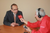 El Jefe de Estudios, Renato González siendo entrevistado por Radio Nostálgica.