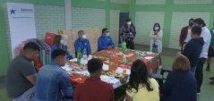 El equipo de la Defensoría de Atacama comparte un rico cóctel con los jóvenes y profesores del centro de Paipote.