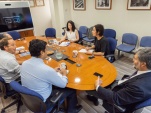 Patricia Goicoechea, experta de EUROsociAL+ (al centro), se reunió con el Defensor Nacional, Andrés Mahnke y parte de sus colaboradores.