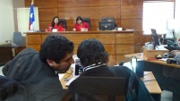El defensor Hernan Díaz y el imputado A.P.P. en una de las tres jornadas que duró el juicio oral indígena en Calama