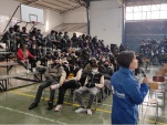 Pese al frio  los alumnos y alumnas del CXolegio Nazarteh, siguieron atentos la charla de difusión
