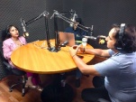La Defensora Regional en el estudio de radio Elquina