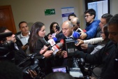 Ricardo Flores fue abordado por la prensa al término de la audiencia.