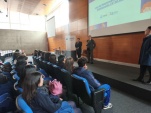 Defensor Regional y Postulantes de Derecho, exponene ante alumnos de Colegio de Maip&uacute;
