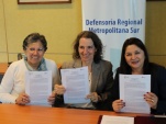 Las directoras de Fundación Mujer Levantate- hermana Nelly León y Magdalena del Río- posan con la Defensora Regional Loreto Flores y convenio suscrito