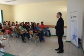El Defensor Regional de Atacama, Raúl Palma Olivares presentando el "Proyecto Inocentes" ante alumnos de la Universidad Santo Tomás.