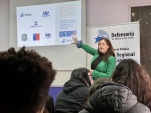 La defensora Marcela Crisosto expuso a las y los estudiantes