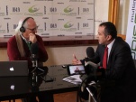 Periodista radial José Toribio junto al Jefe de Estudios, Sergio Zenteno, en su programa “Ojo de Aguila" en Arical