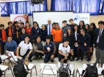 El defensor público Rodrigo Arancibia junto a los alumnos de Colegio Don Bosco en Arica y la ONG de Desarrollo Social y Cultural 'Kunaymana'