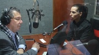 La psicóloga Golda Barrientos en entrevista de radio