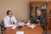 El Jefe de Estudios, Renato González en reunión con el dirigente mapuche, Fernando Huina.