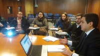 El jefe de Estudios, Mario Quezada y Axel Garrido, alumno en práctica de trabajo social, realizan capacitación a otros servicios públicos